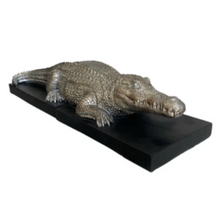 Load image into Gallery viewer, Crocodile Bookend